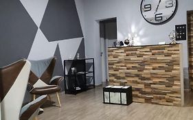 Re Carlo Room's